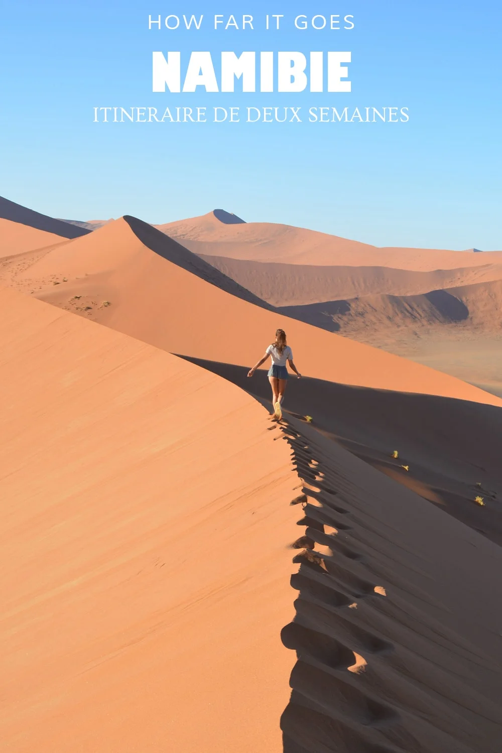 Femme marchant sur la dune de Sossusvlei