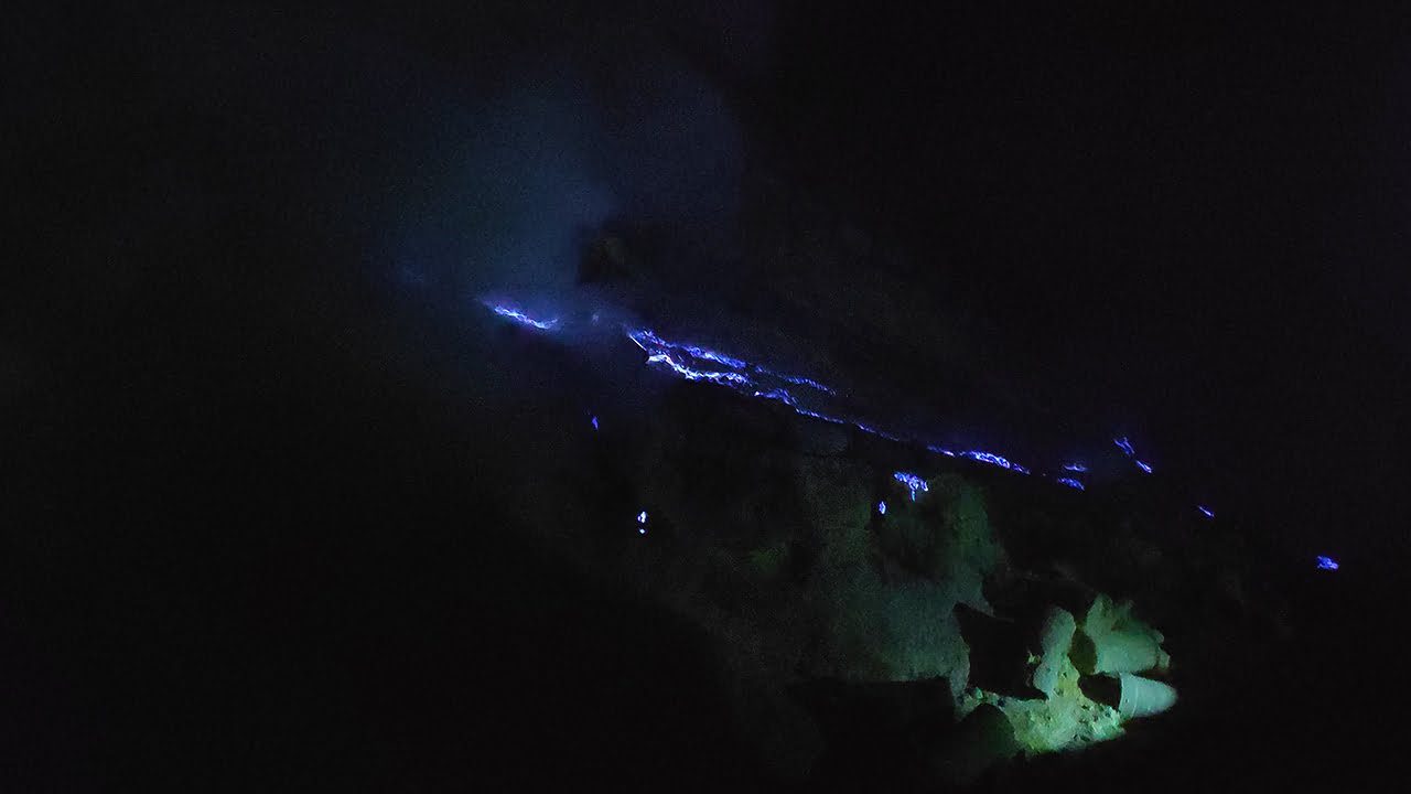 Coulée de lave bleue au Kawah Ijen